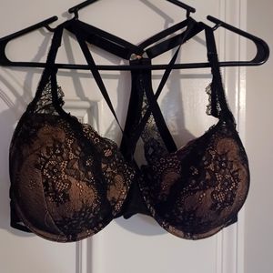 Beatiful lace criss cross back size 40D